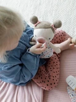 Poupée LITTLE DUTCH Bébé Rosa Et Ses Accessoires Rose - Little Dutch 11 Poupée LITTLE DUTCH Bébé Rosa Et Ses Accessoires Rose - Little Dutch -Vertbaudet Enfant Promos Magasin poupee little dutch bebe rosa et ses accessoires 5